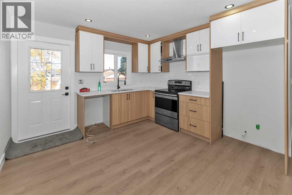 Single Family House Bi-level for Sale in  Pinecliff Drive NE Pineridge Calgary 