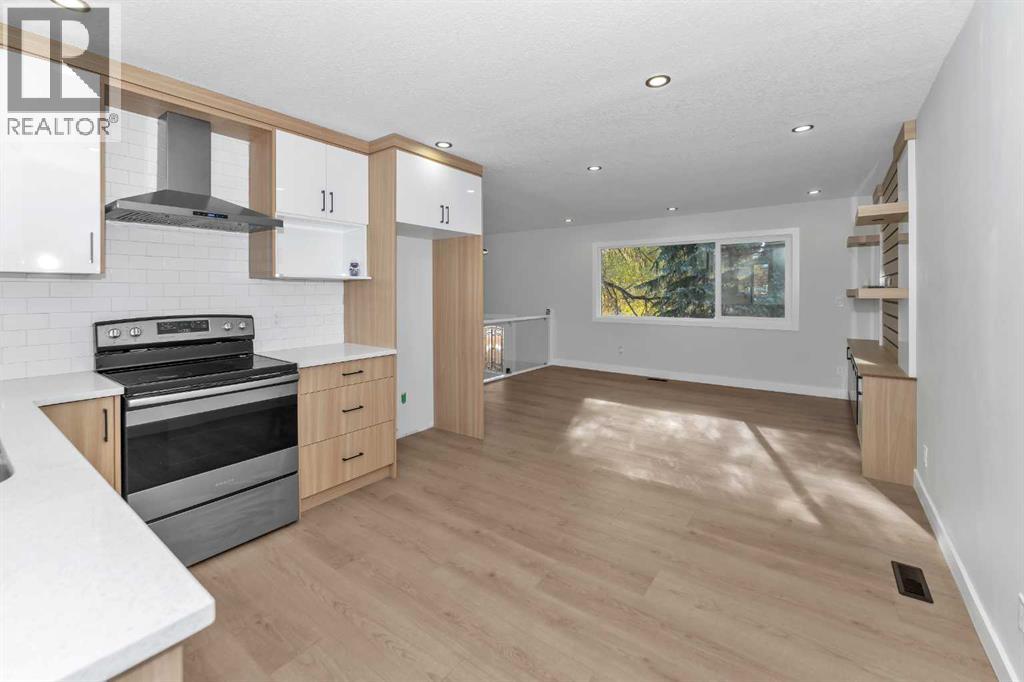 Single Family House Bi-level for Sale in  Pinecliff Drive NE Pineridge Calgary 