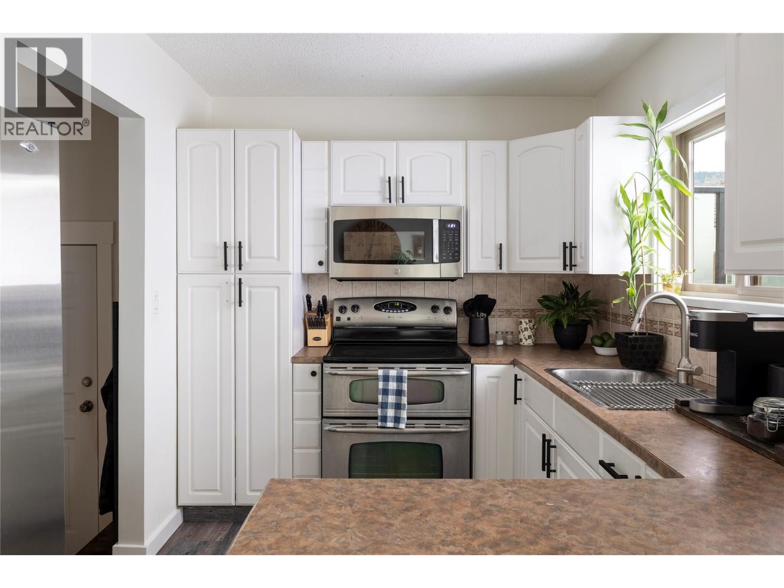  6454 Holbrook Road, Vernon