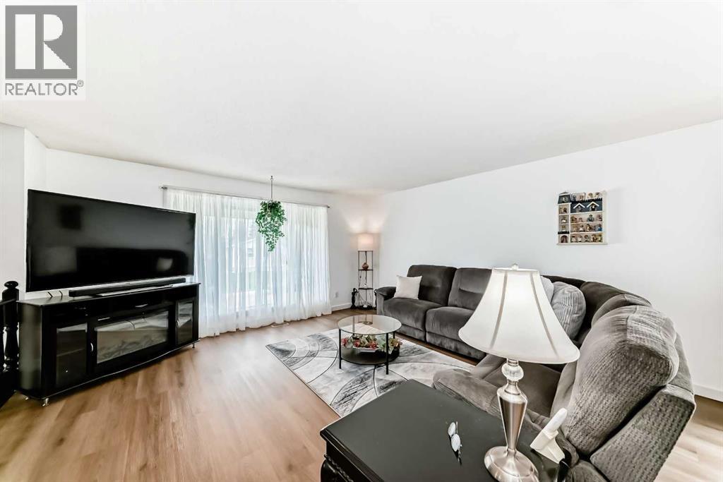 Single Family House Bi-level for Sale in  Pensville Road SE Penbrooke Meadows Calgary 