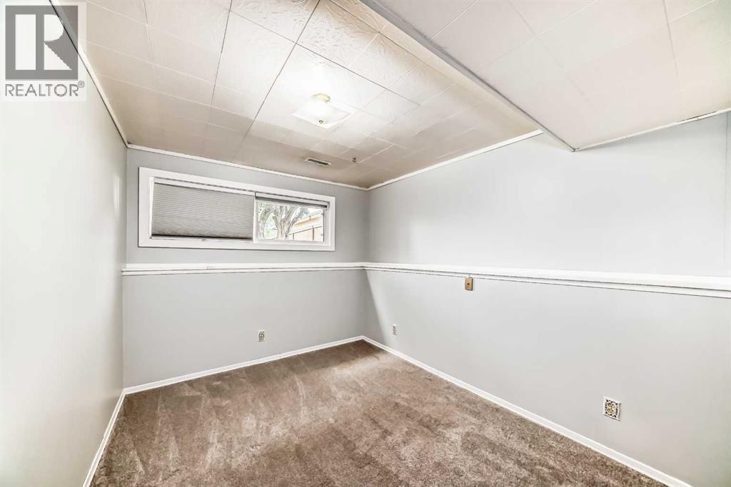 Single Family House Bi-level for Sale in  Pensville Road SE Penbrooke Meadows Calgary 