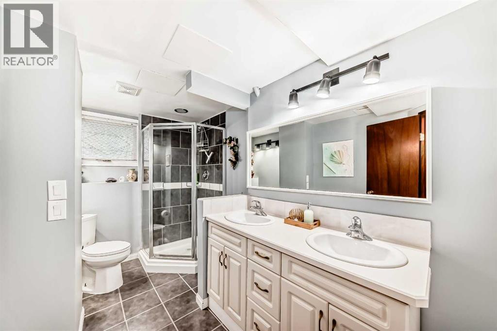 Single Family House Bi-level for Sale in  Pensville Road SE Penbrooke Meadows Calgary 