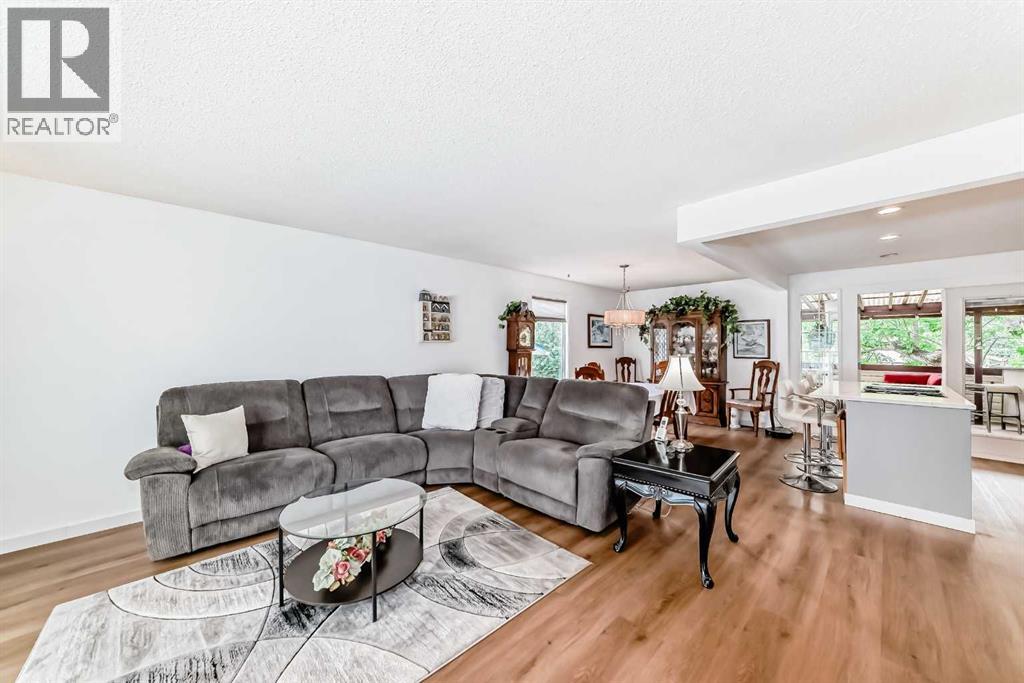 Single Family House Bi-level for Sale in  Pensville Road SE Penbrooke Meadows Calgary 