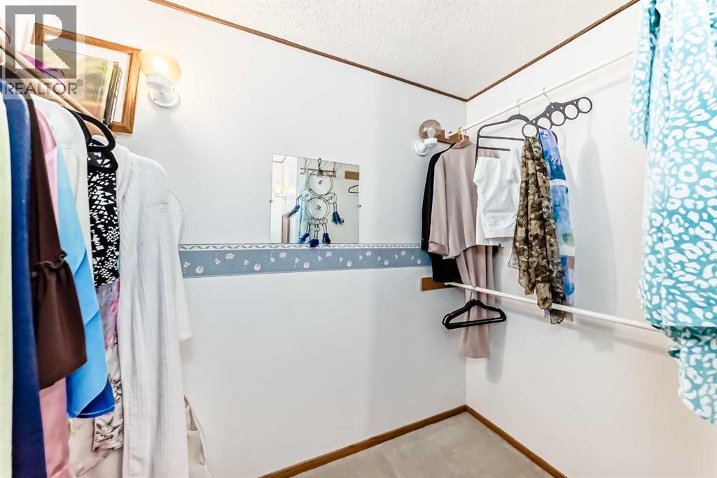 Single Family House Bi-level for Sale in  Pensville Road SE Penbrooke Meadows Calgary 