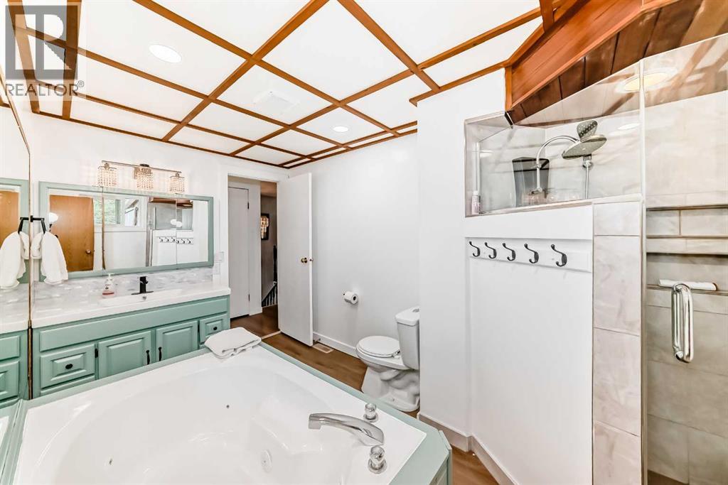 Single Family House Bi-level for Sale in  Pensville Road SE Penbrooke Meadows Calgary 