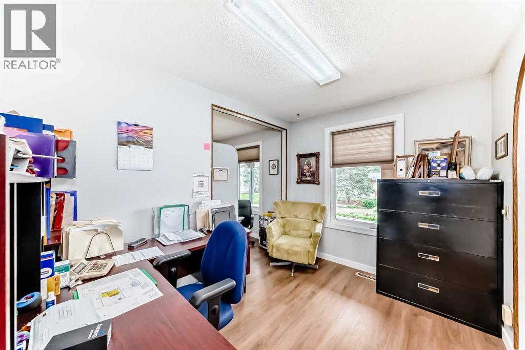 Single Family House Bi-level for Sale in  Pensville Road SE Penbrooke Meadows Calgary 