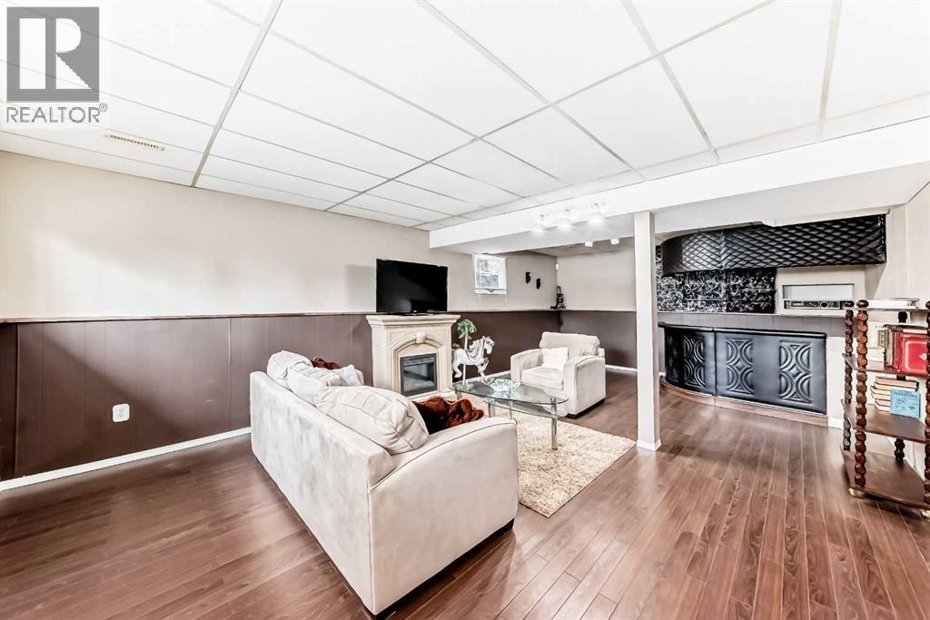 Single Family House Bi-level for Sale in  Pensville Road SE Penbrooke Meadows Calgary 