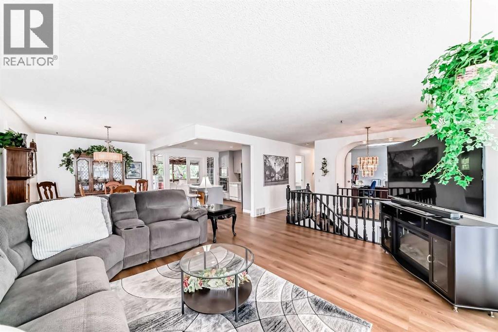 Single Family House Bi-level for Sale in  Pensville Road SE Penbrooke Meadows Calgary 