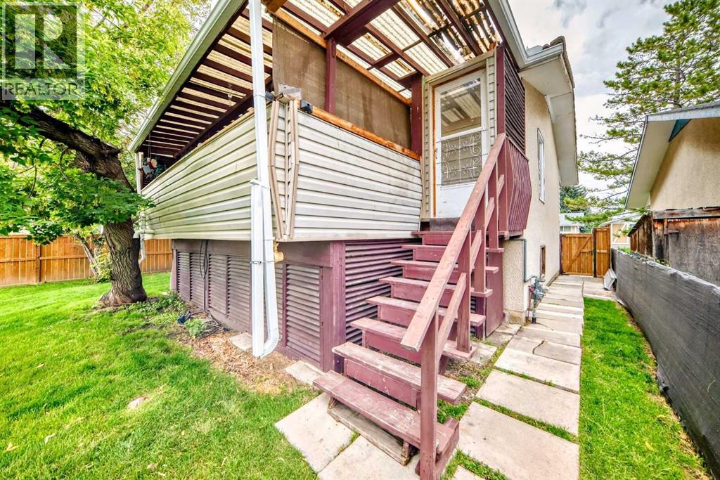 Single Family House Bi-level for Sale in  Pensville Road SE Penbrooke Meadows Calgary 