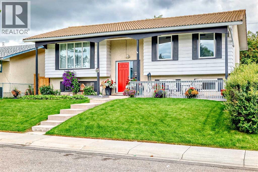 Single Family House Bi-level for Sale in  Pensville Road SE Penbrooke Meadows Calgary 