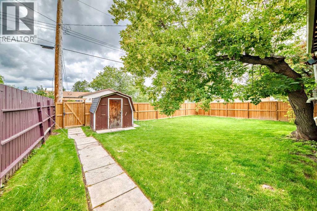 Single Family House Bi-level for Sale in  Pensville Road SE Penbrooke Meadows Calgary 