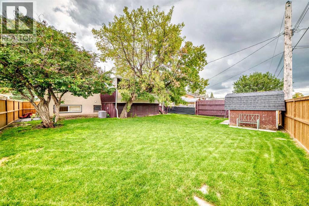 Single Family House Bi-level for Sale in  Pensville Road SE Penbrooke Meadows Calgary 