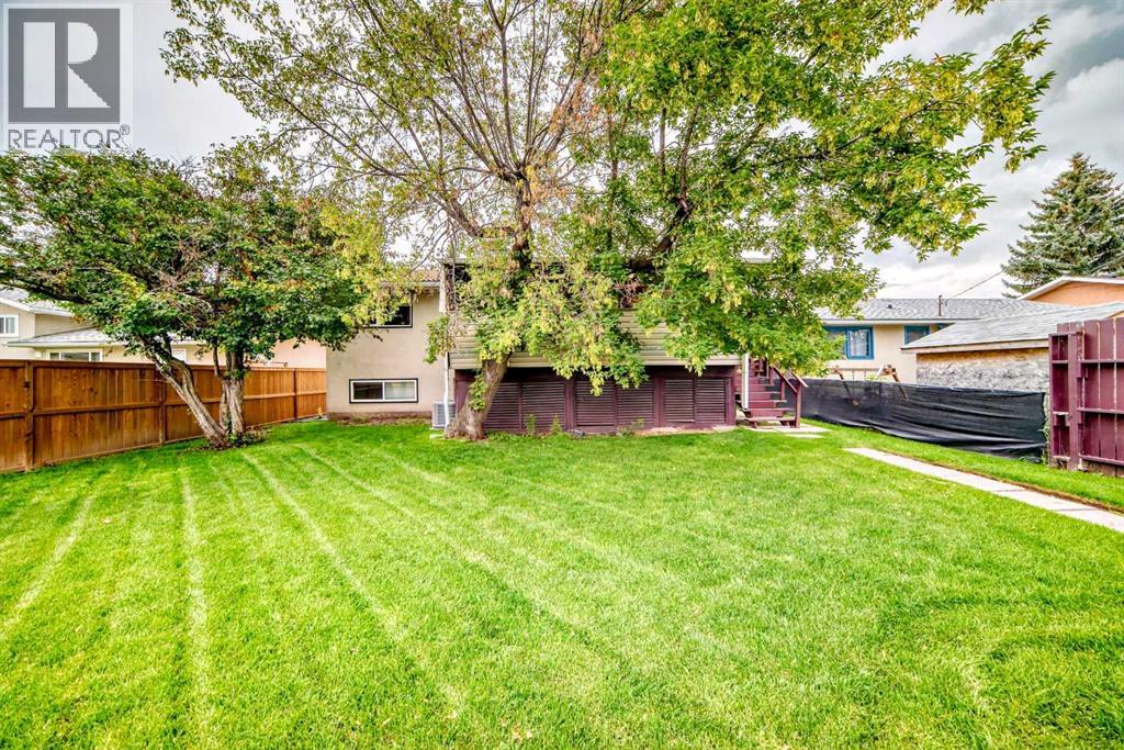 Single Family House Bi-level for Sale in  Pensville Road SE Penbrooke Meadows Calgary 