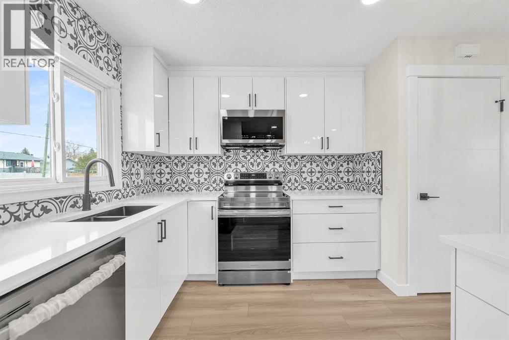 Single Family House 4 Level for Sale in   Street SE Penbrooke Meadows Calgary 