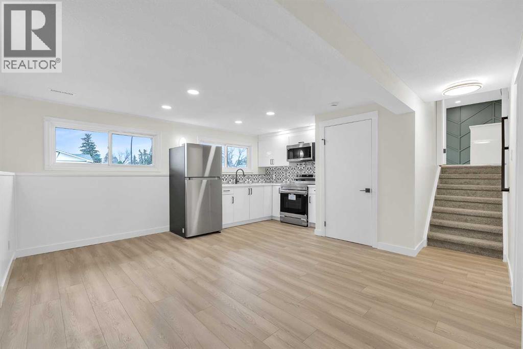 Single Family House 4 Level for Sale in   Street SE Penbrooke Meadows Calgary 