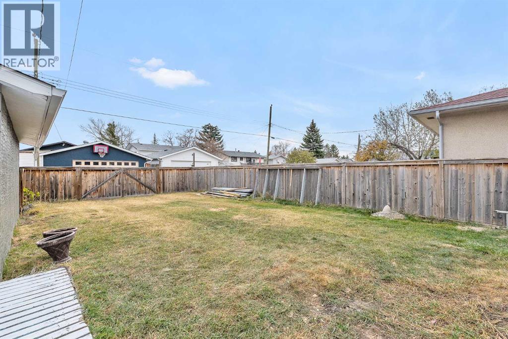 Single Family House 4 Level for Sale in   Street SE Penbrooke Meadows Calgary 