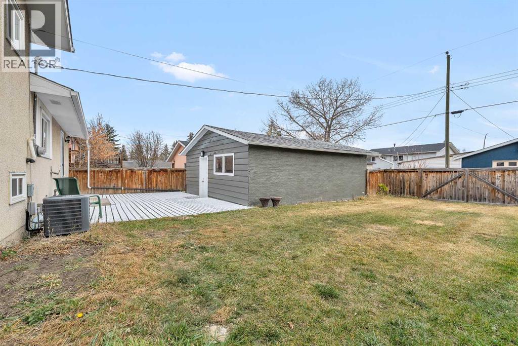 Single Family House 4 Level for Sale in   Street SE Penbrooke Meadows Calgary 