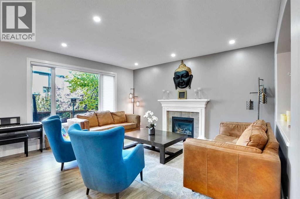 Single Family House for Sale in  Royal Ridge Manor NW Royal Oak Calgary 