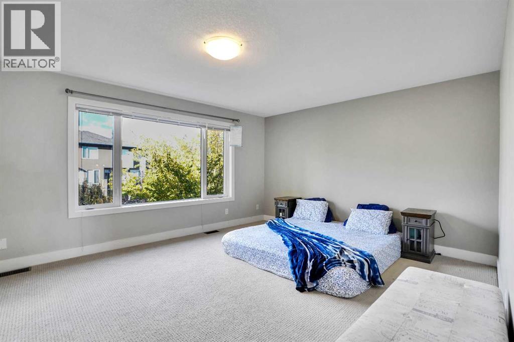 Single Family House for Sale in  Royal Ridge Manor NW Royal Oak Calgary 