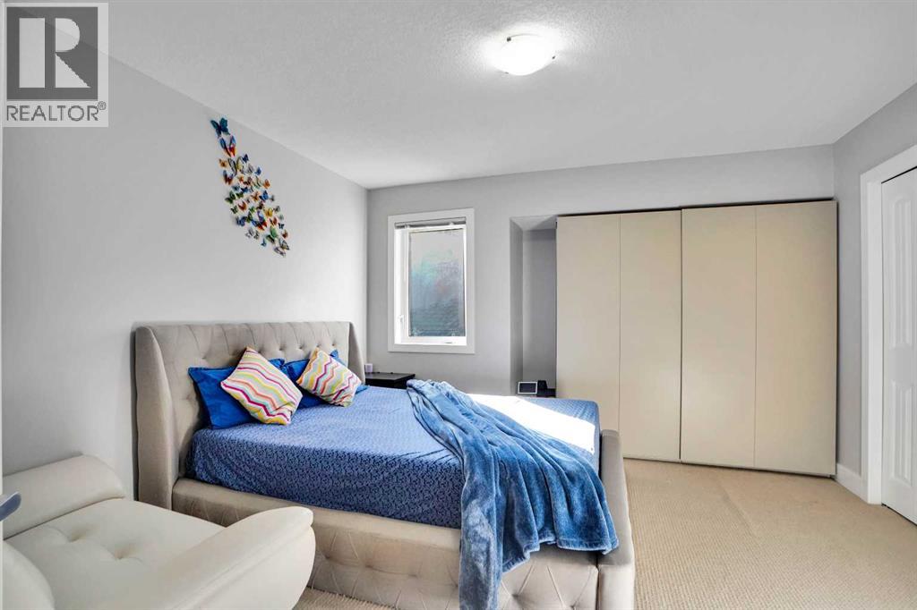 Single Family House for Sale in  Royal Ridge Manor NW Royal Oak Calgary 