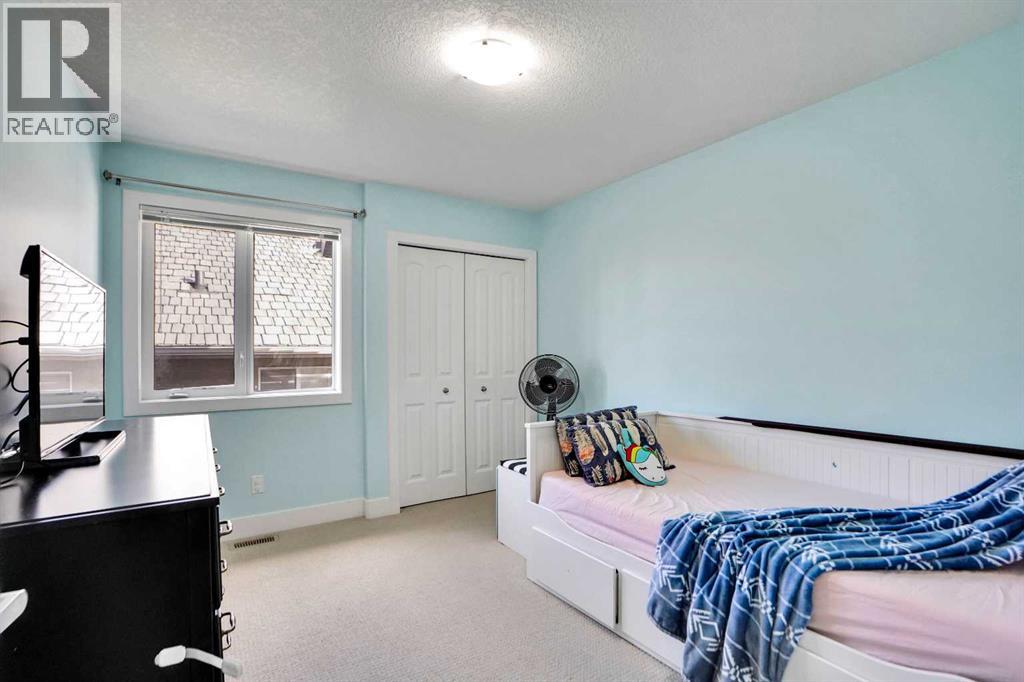 Single Family House for Sale in  Royal Ridge Manor NW Royal Oak Calgary 