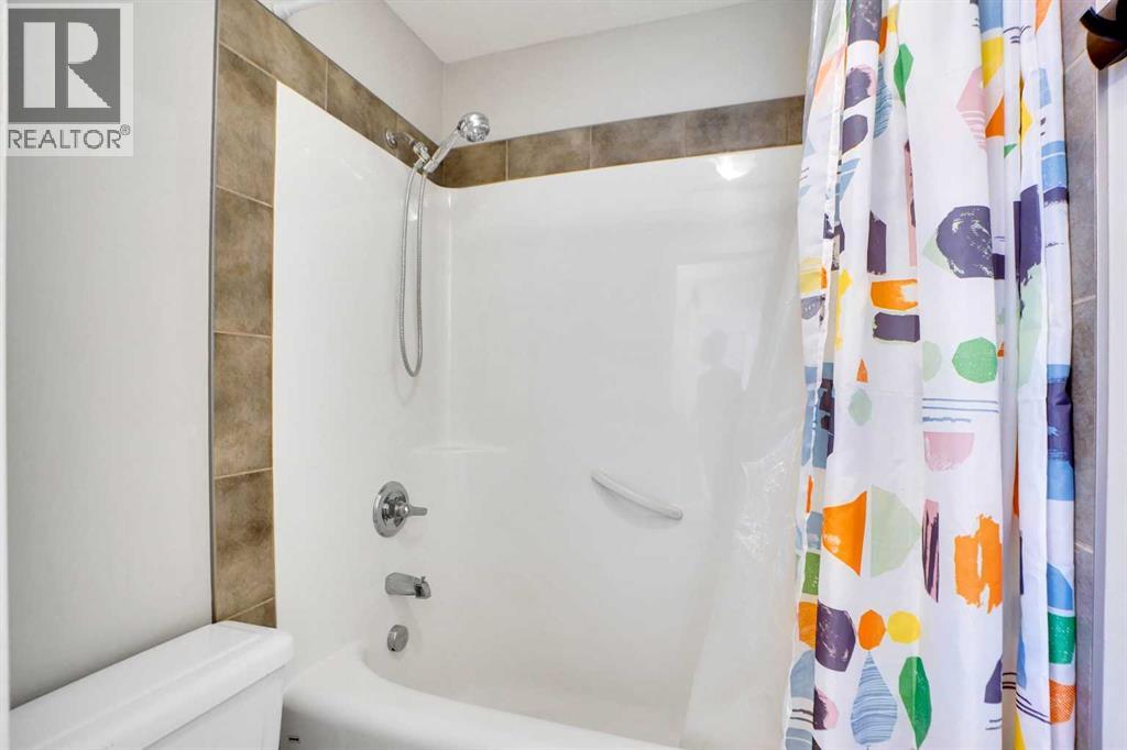 Single Family House for Sale in  Royal Ridge Manor NW Royal Oak Calgary 