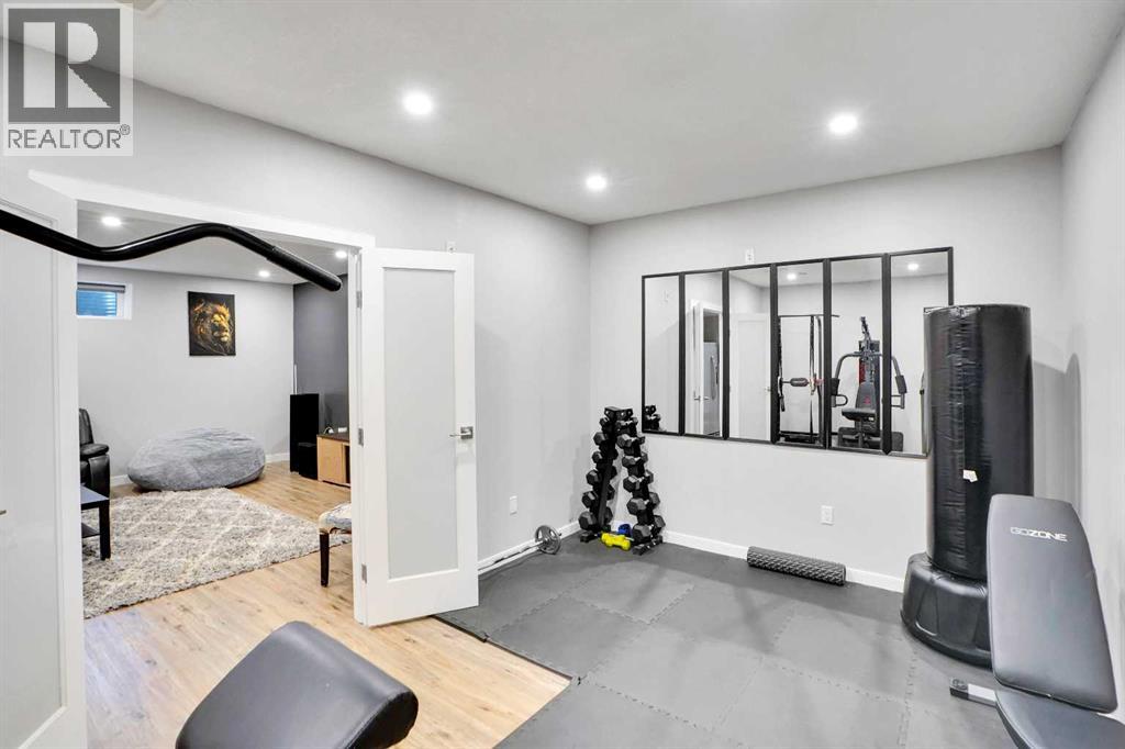 Single Family House for Sale in  Royal Ridge Manor NW Royal Oak Calgary 