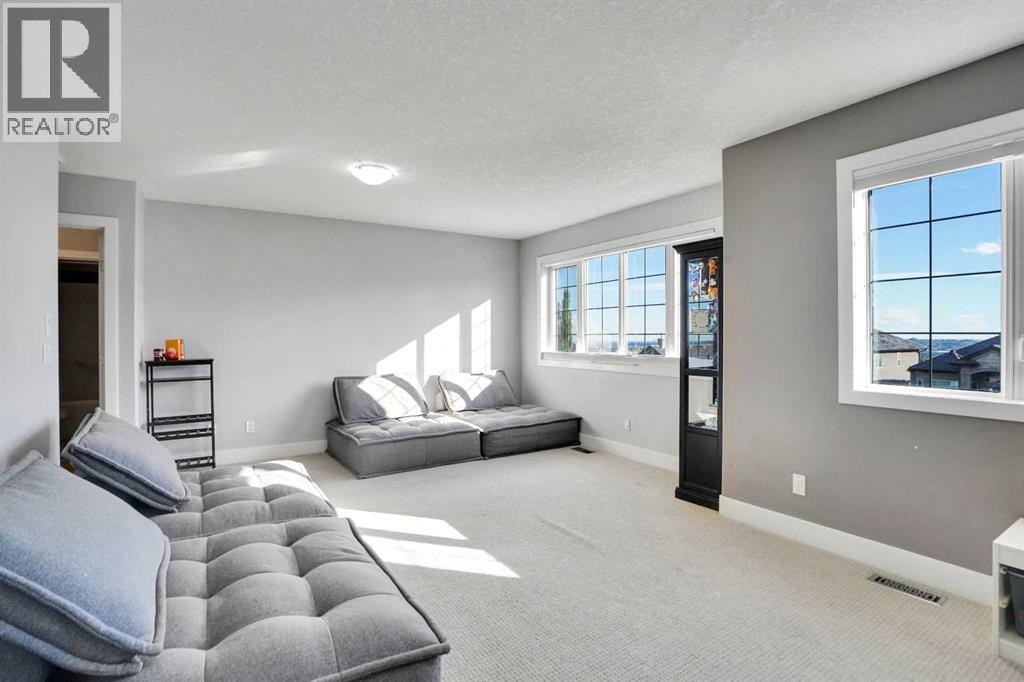 Single Family House for Sale in  Royal Ridge Manor NW Royal Oak Calgary 