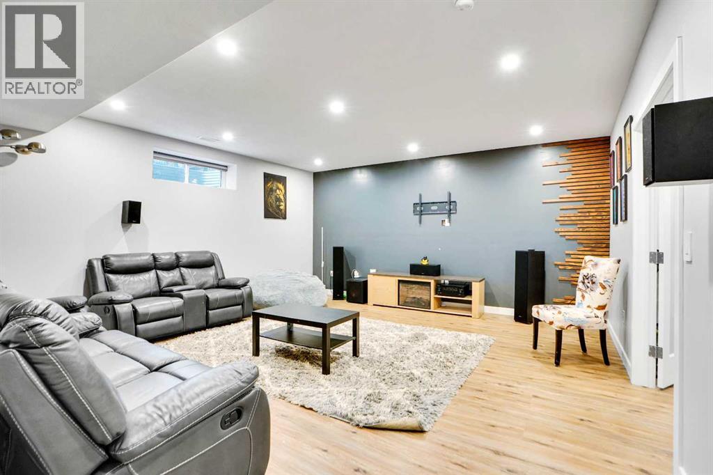 Single Family House for Sale in  Royal Ridge Manor NW Royal Oak Calgary 