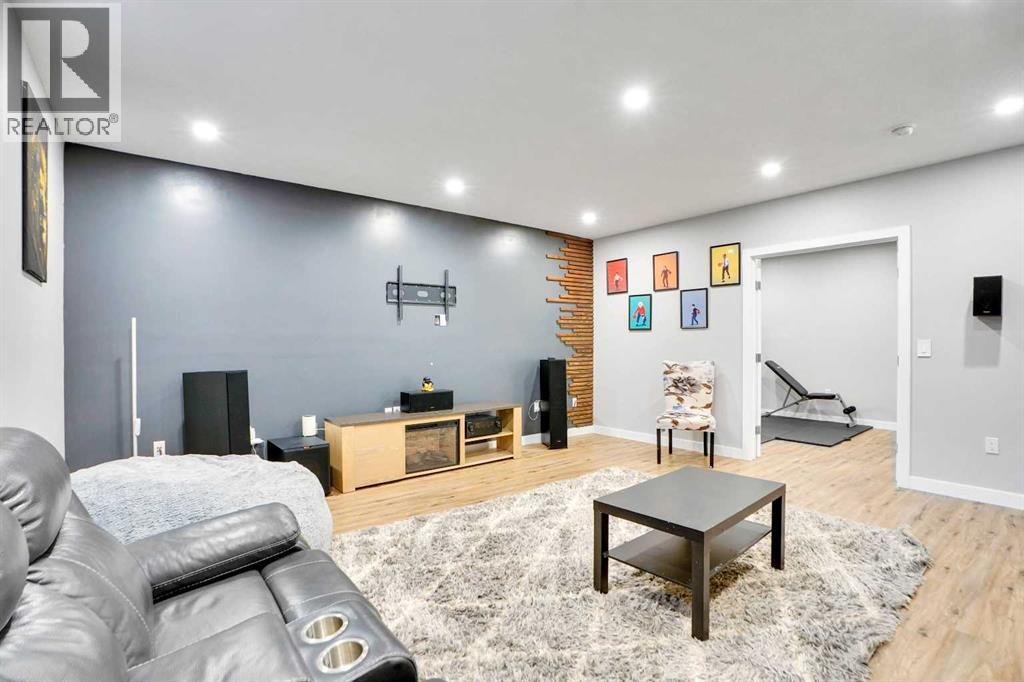 Single Family House for Sale in  Royal Ridge Manor NW Royal Oak Calgary 