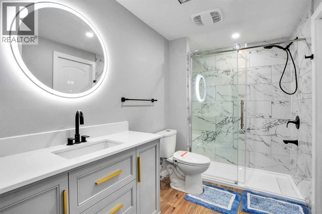 Single Family House for Sale in  Royal Ridge Manor NW Royal Oak Calgary 