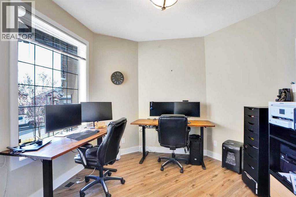 Single Family House for Sale in  Royal Ridge Manor NW Royal Oak Calgary 