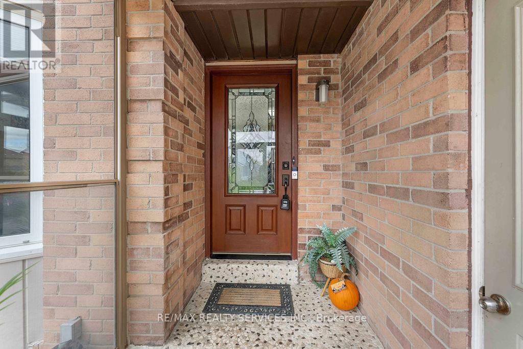Single Family House for Sale in  NUTTALL STREET Brampton (Westgate) 