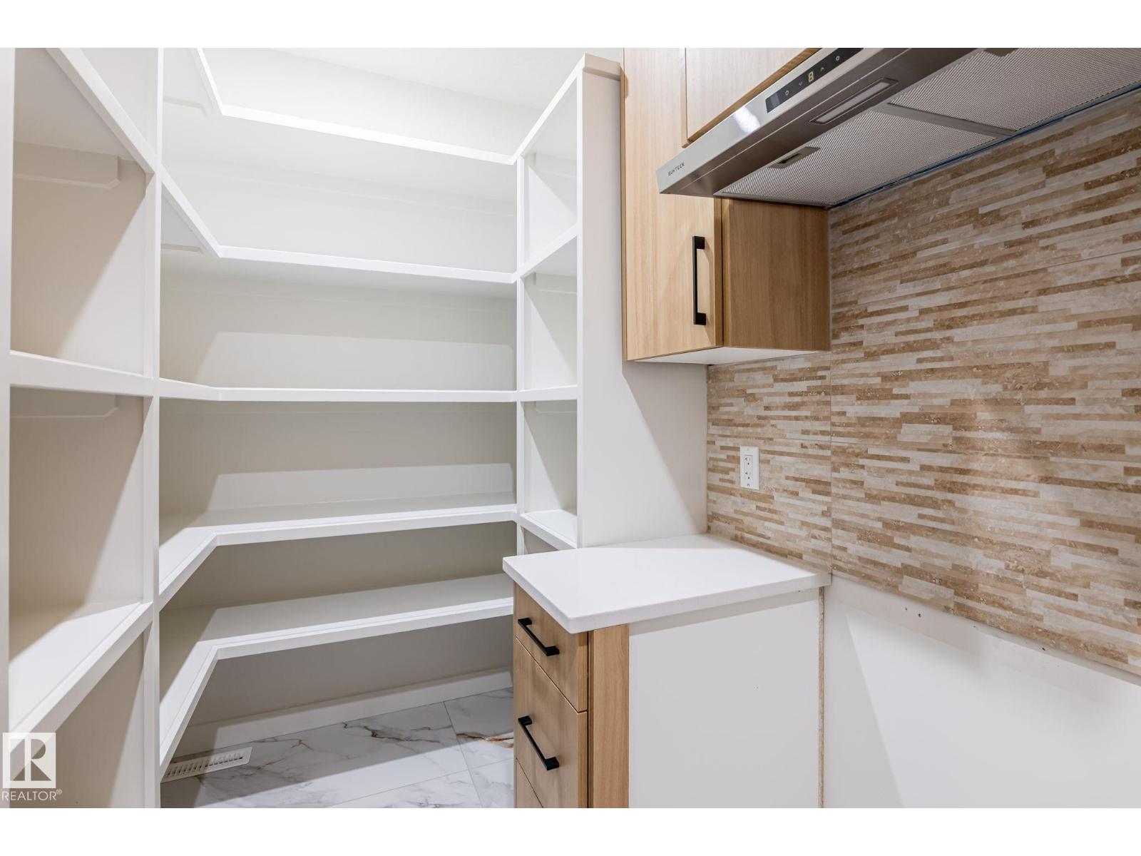 2005 154 AV NW, Edmonton