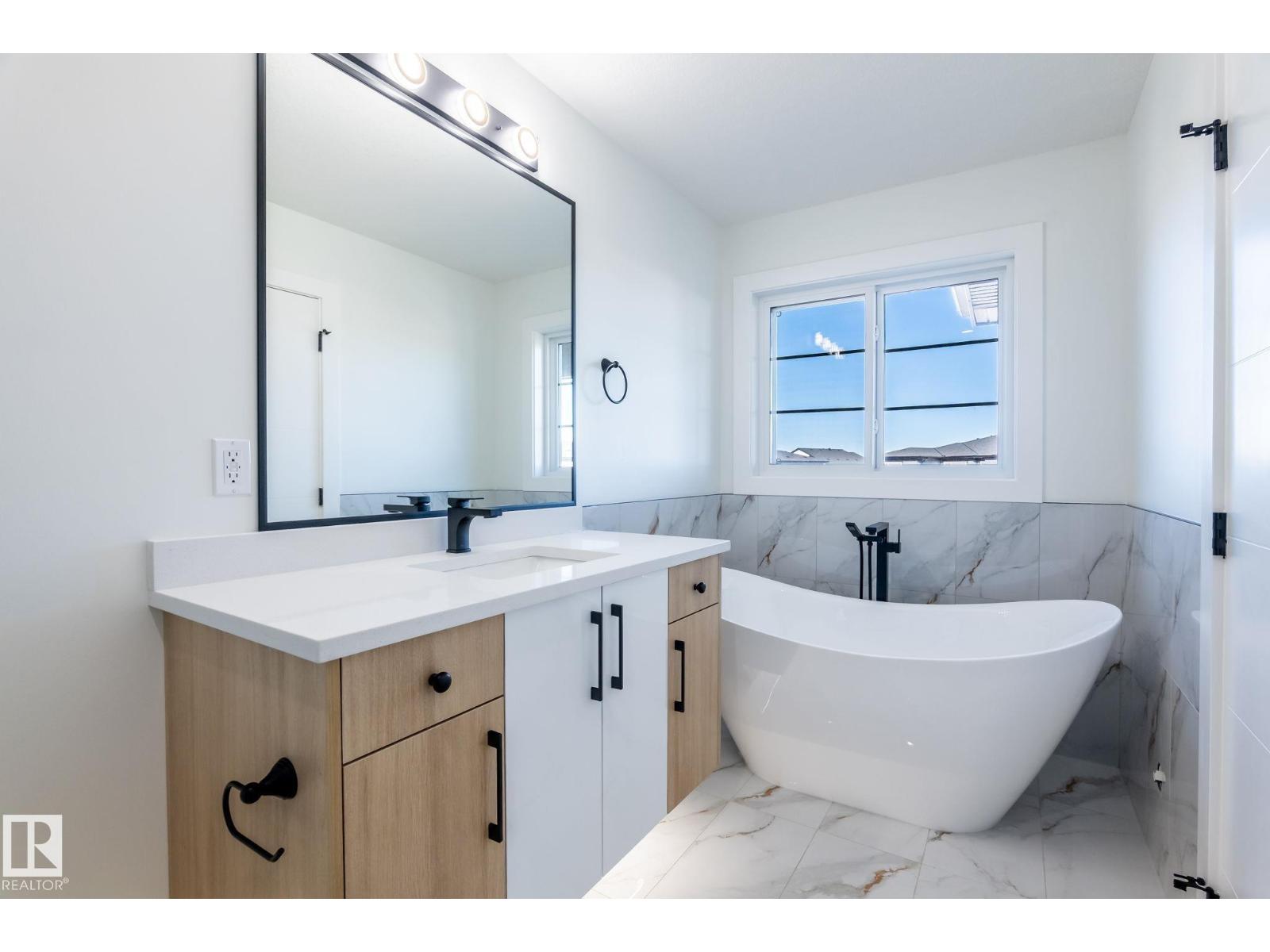 2005 154 AV NW, Edmonton