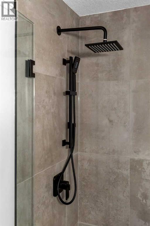 Single Family House 4 Level for Sale in   Glamis Drive SW Glamorgan Calgary 