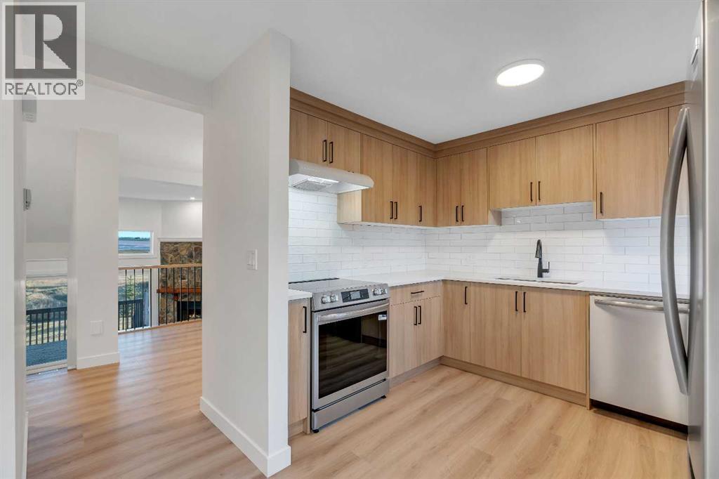 Single Family House 4 Level for Sale in   Glamis Drive SW Glamorgan Calgary 