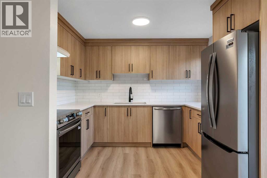 Single Family House 4 Level for Sale in   Glamis Drive SW Glamorgan Calgary 