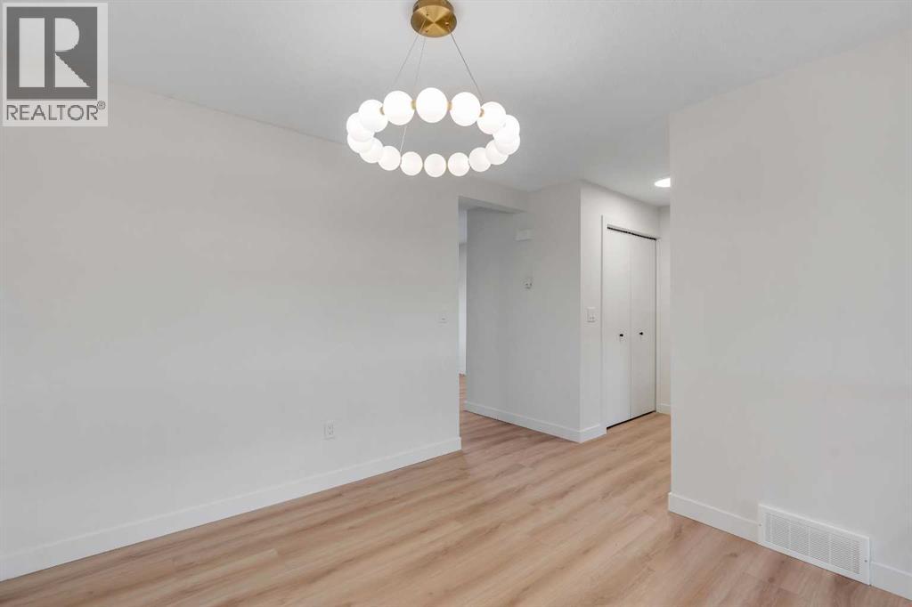 Single Family House 4 Level for Sale in   Glamis Drive SW Glamorgan Calgary 