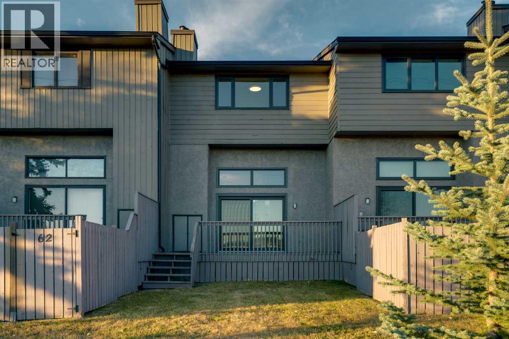 Single Family House 4 Level for Sale in   Glamis Drive SW Glamorgan Calgary 