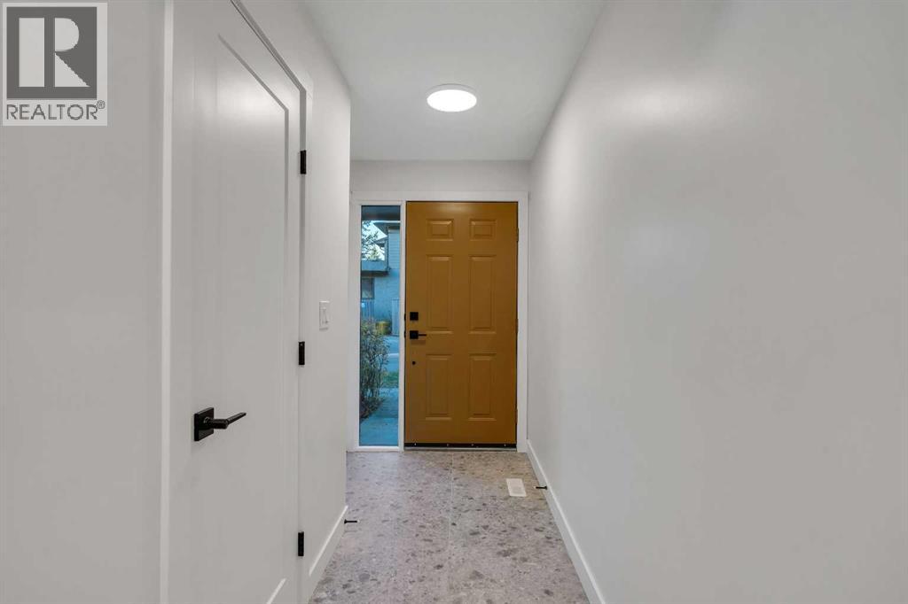 Single Family House 4 Level for Sale in   Glamis Drive SW Glamorgan Calgary 