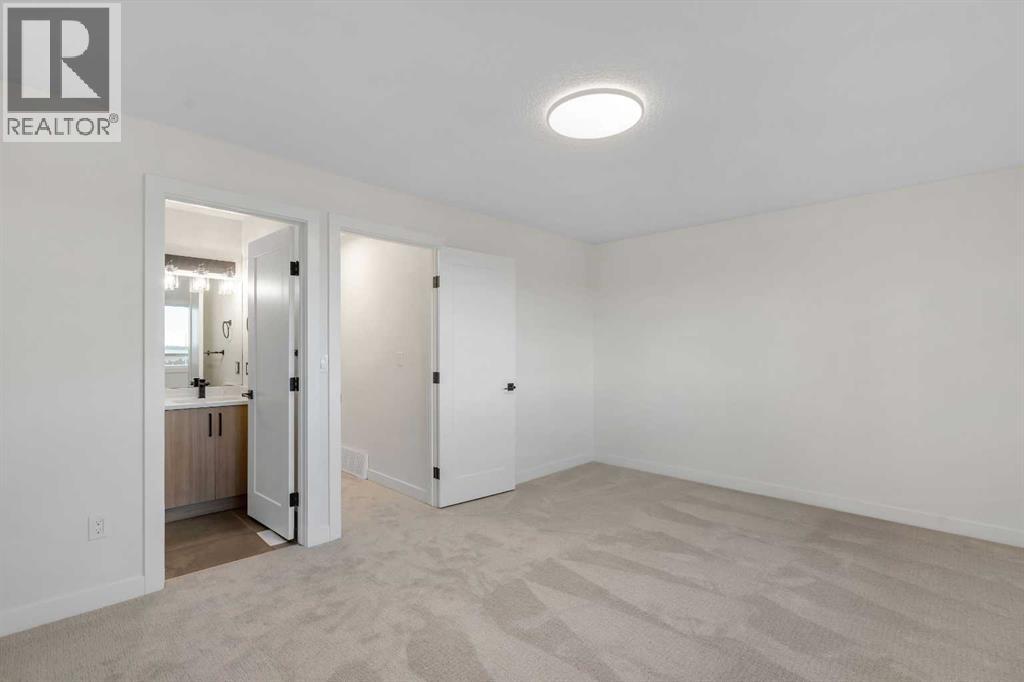 Single Family House 4 Level for Sale in   Glamis Drive SW Glamorgan Calgary 