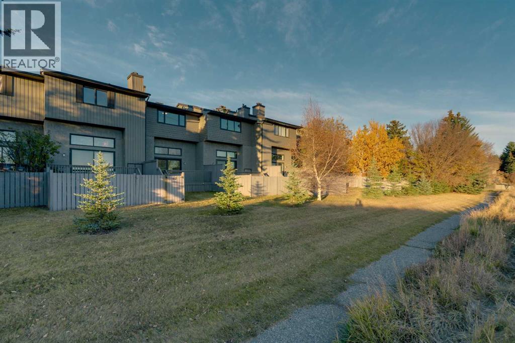 Single Family House 4 Level for Sale in   Glamis Drive SW Glamorgan Calgary 