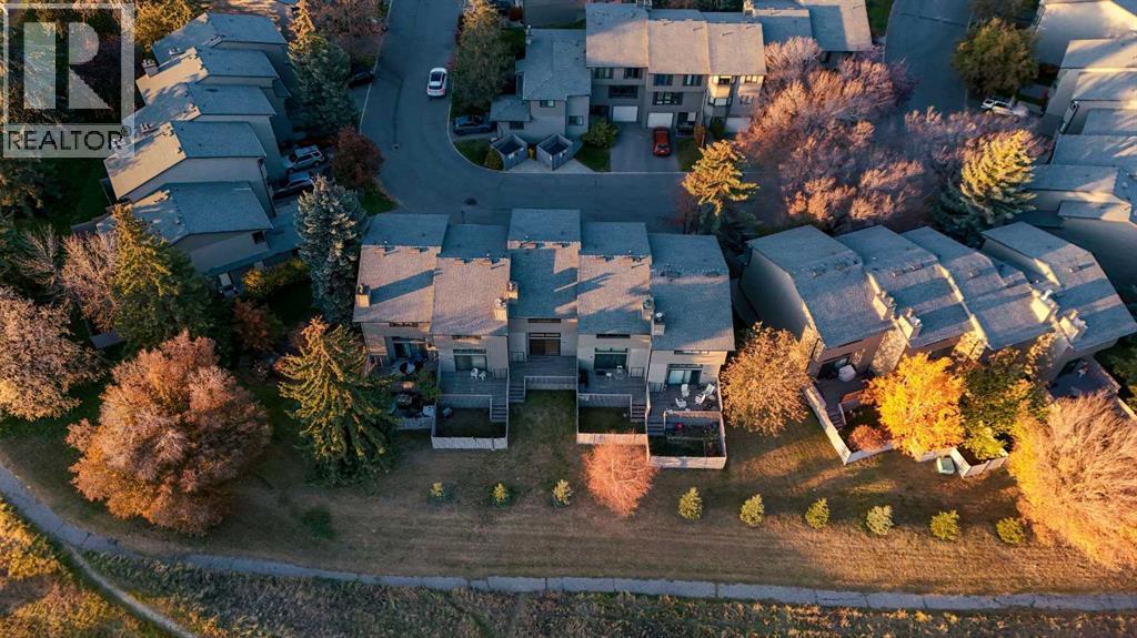 Single Family House 4 Level for Sale in   Glamis Drive SW Glamorgan Calgary 