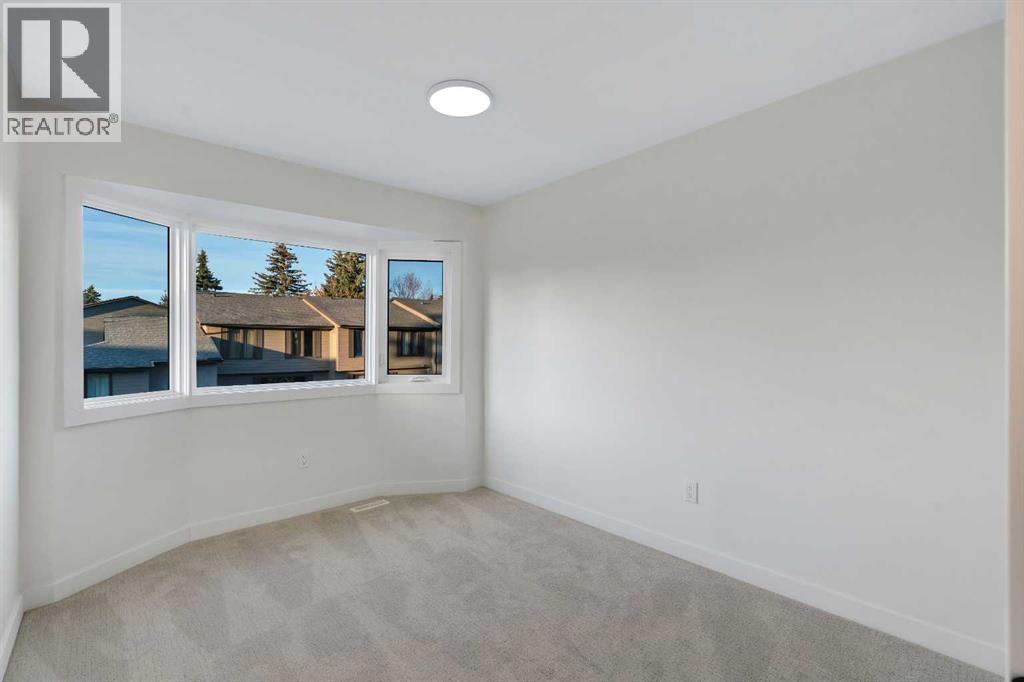 Single Family House 4 Level for Sale in   Glamis Drive SW Glamorgan Calgary 