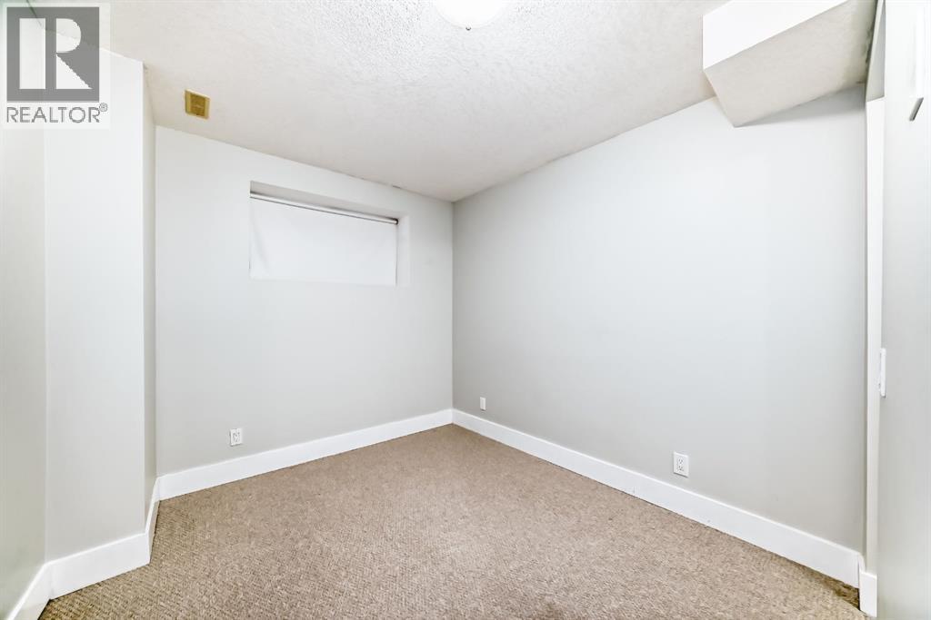 Single Family House for Sale in  St Moritz Terrace SW Springbank Hill Calgary 