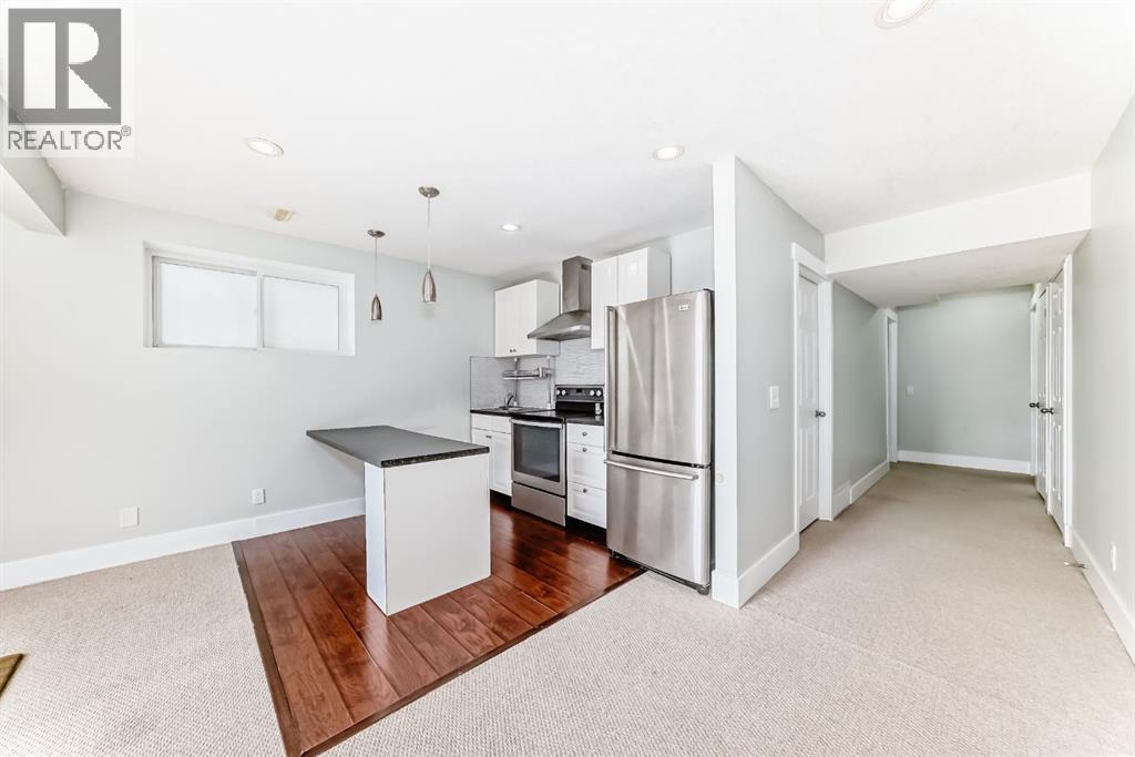 Single Family House for Sale in  St Moritz Terrace SW Springbank Hill Calgary 