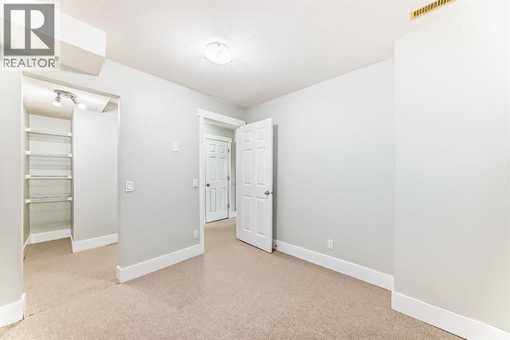 Single Family House for Sale in  St Moritz Terrace SW Springbank Hill Calgary 