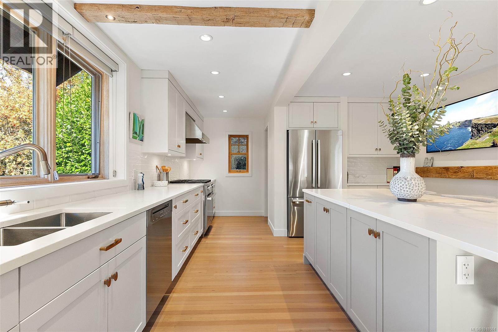 614 Monterey Avenue, Oak Bay