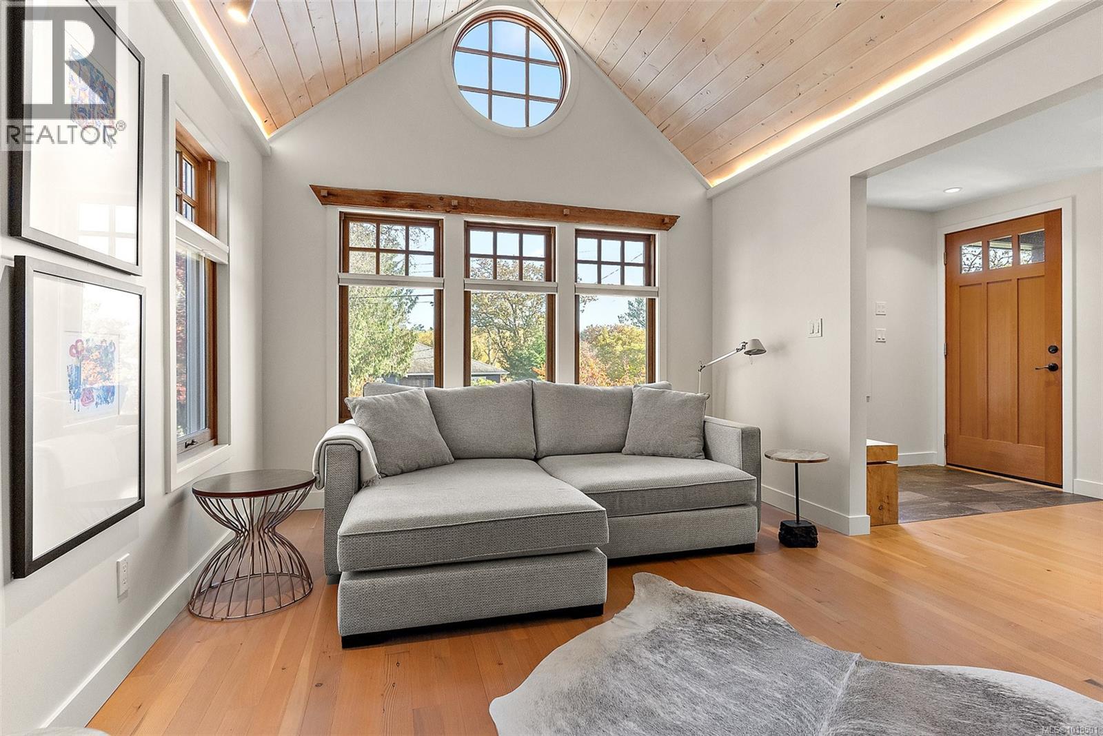 614 Monterey Avenue, Oak Bay